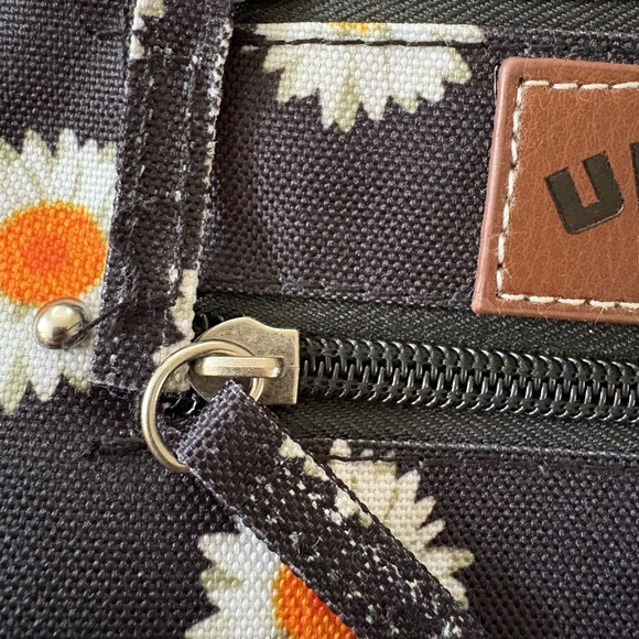 UNIONBAY Black Daisy Print Crossbody Bag - Picture 3 of 4